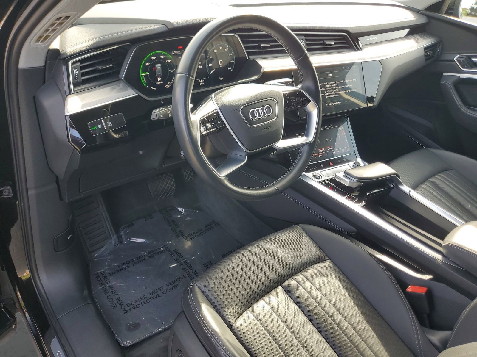 Used 2023 Audi e-tron Premium Plus w/ Premium Plus Package image 18