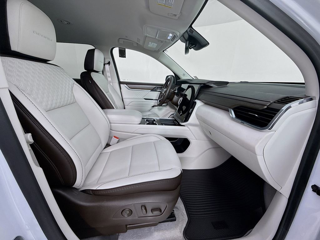 Used 2024 GMC Acadia Denali image 30