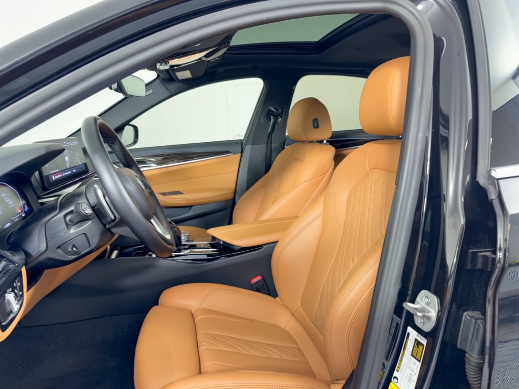 Used 2023 BMW 530i w/ Premium Package RWD image 5
