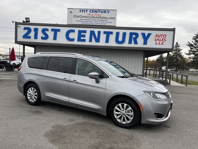 Used 2018 Chrysler Pacifica Touring-L image 1