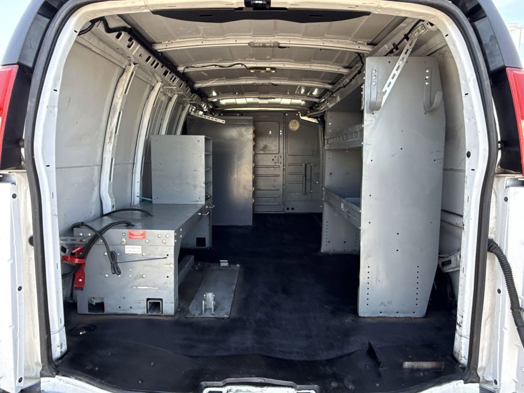 Used 2017 Chevrolet Express 3500 Extended RWD image 21
