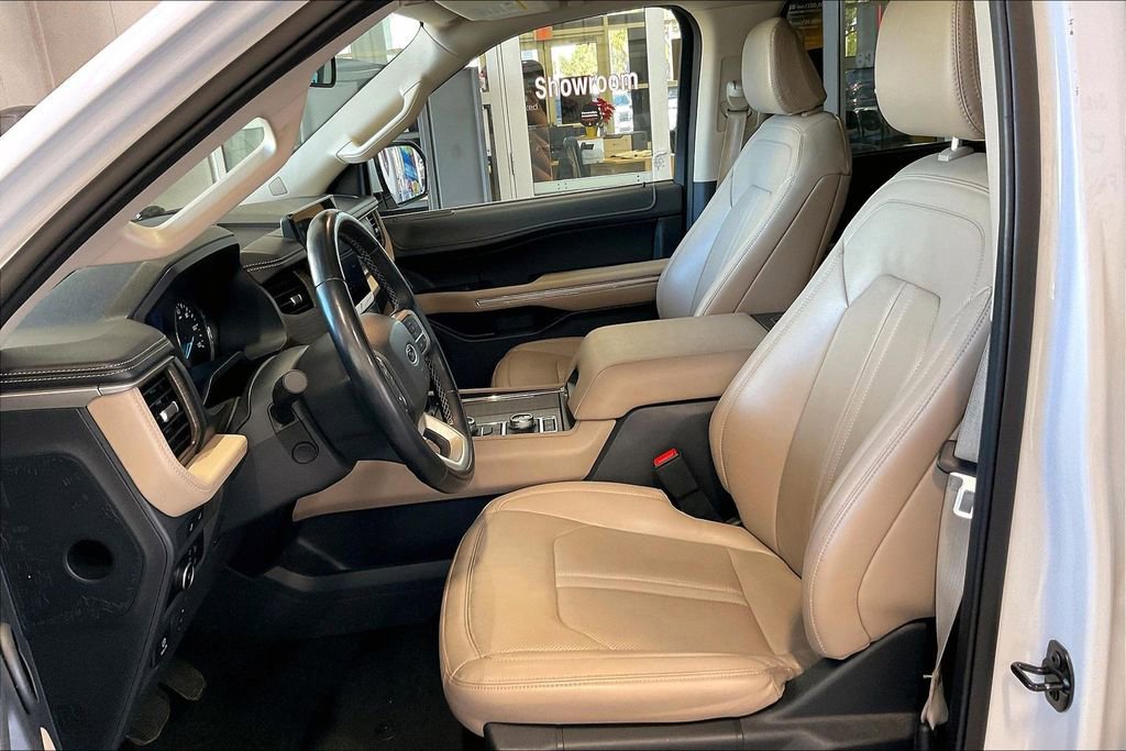 Used 2024 Ford Expedition Limited image 3
