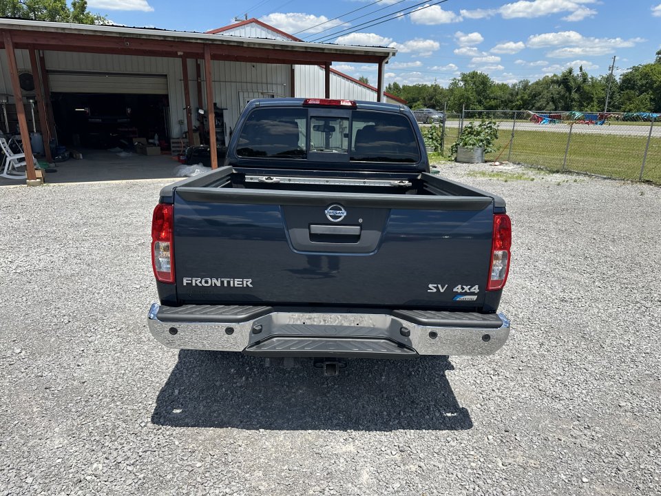 Used 2017 Nissan Frontier SV w/ SV Value Truck Package AWD/4WD image 6