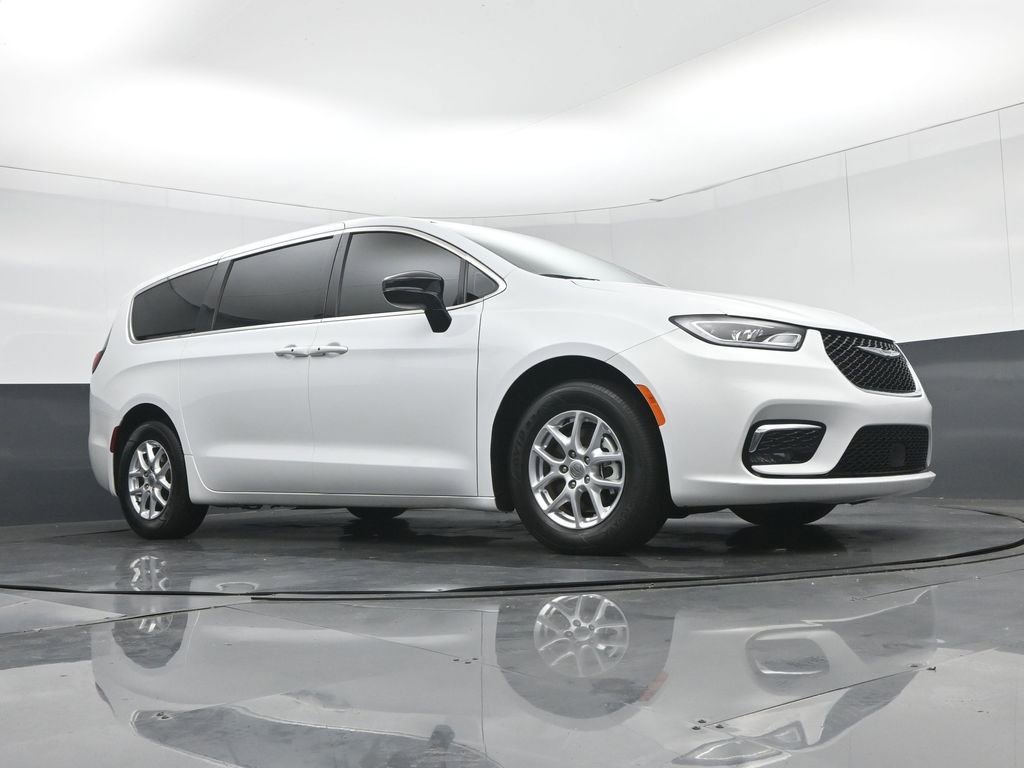 Used 2024 Chrysler Pacifica Touring image 68