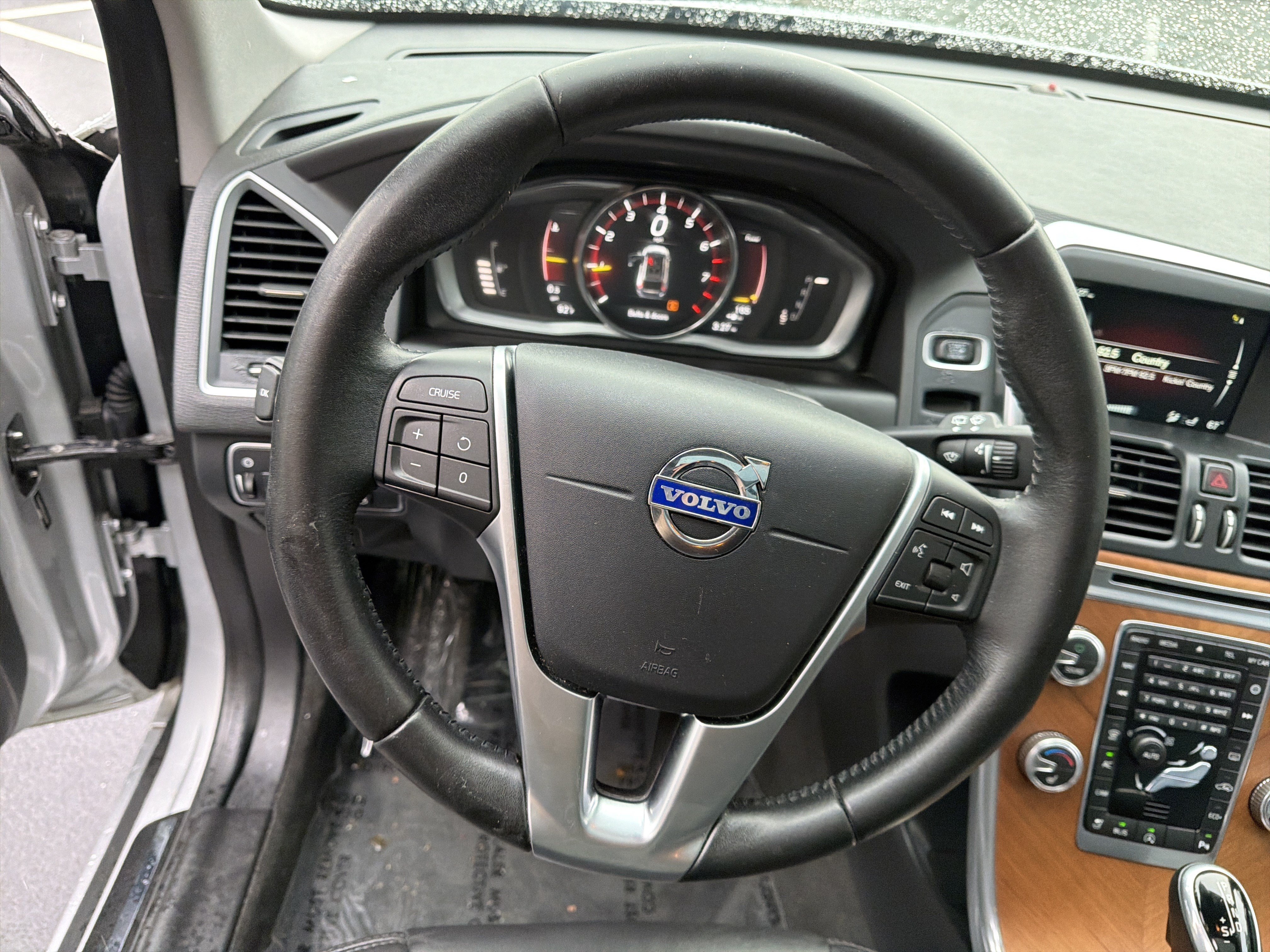 Used 2017 Volvo XC60 T5 Inscription w/ Preferred Option Package FWD image 18