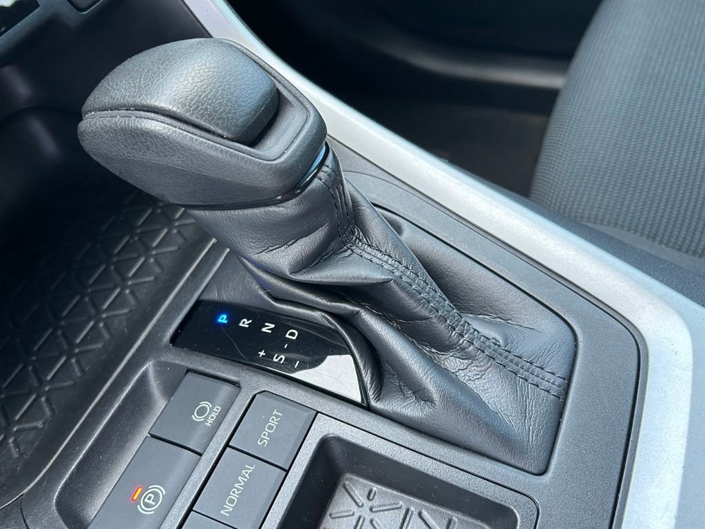 Used 2021 Toyota RAV4 LE image 28