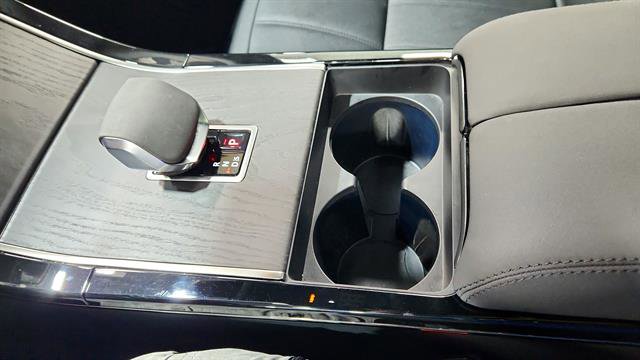 Used 2024 Land Rover Range Rover Evoque Dynamic SE image 16