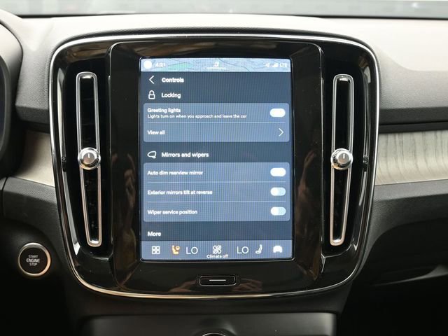 Used 2023 Volvo XC40 B4 Plus w/ Driver Assist Package FWD image 17