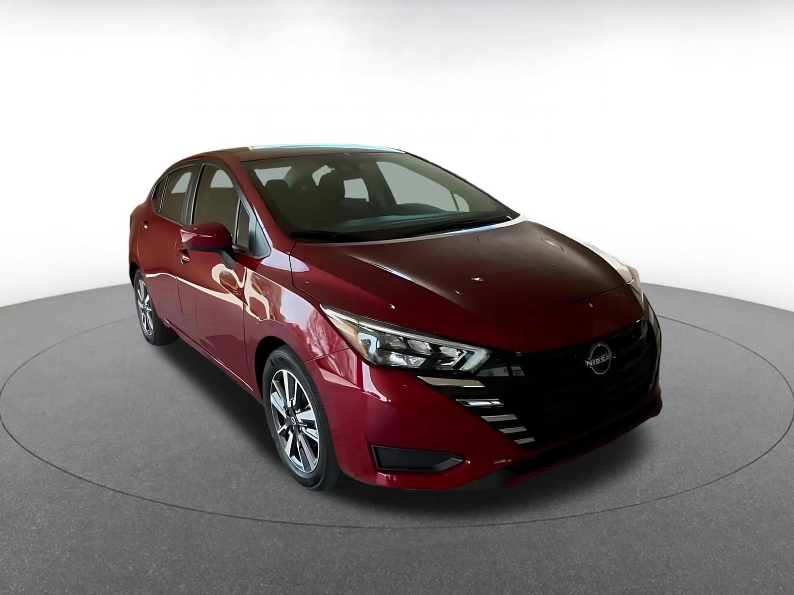 Used 2025 Nissan Versa SV image 3