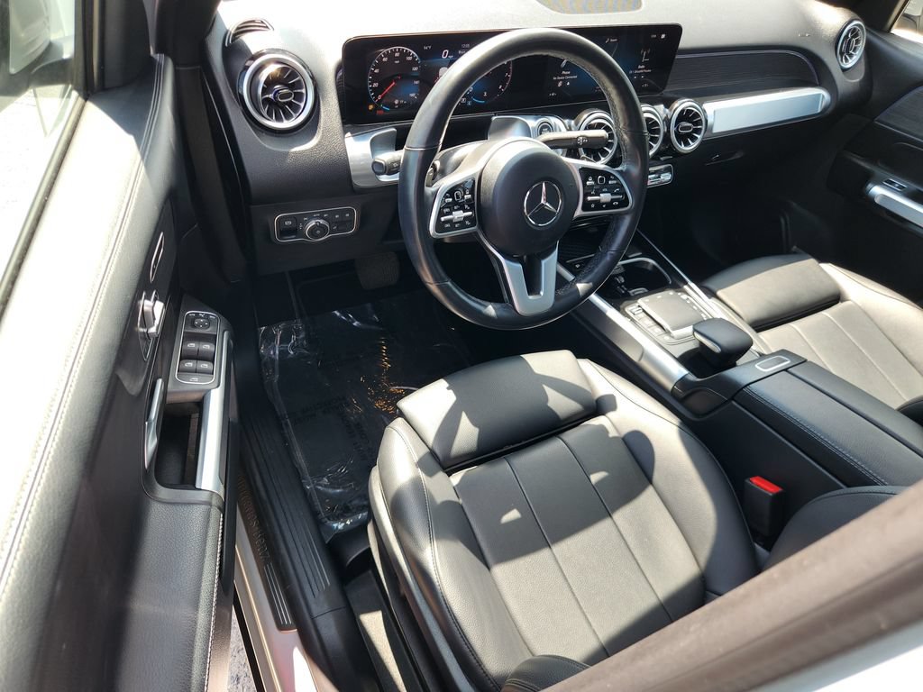 Used 2023 Mercedes-Benz GLB 250 4MATIC w/ Premium Package image 16
