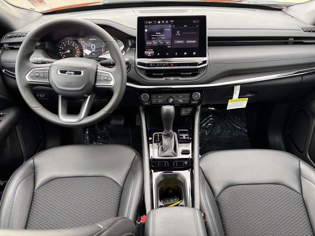 New 2026 Jeep Compass Latitude image 2
