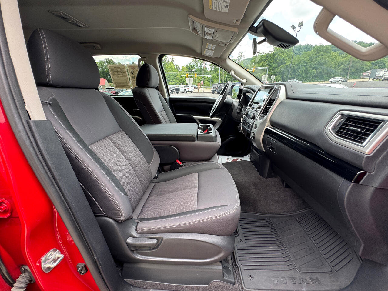 Used 2021 Nissan Titan SV w/ Accessory Utility Package image 19