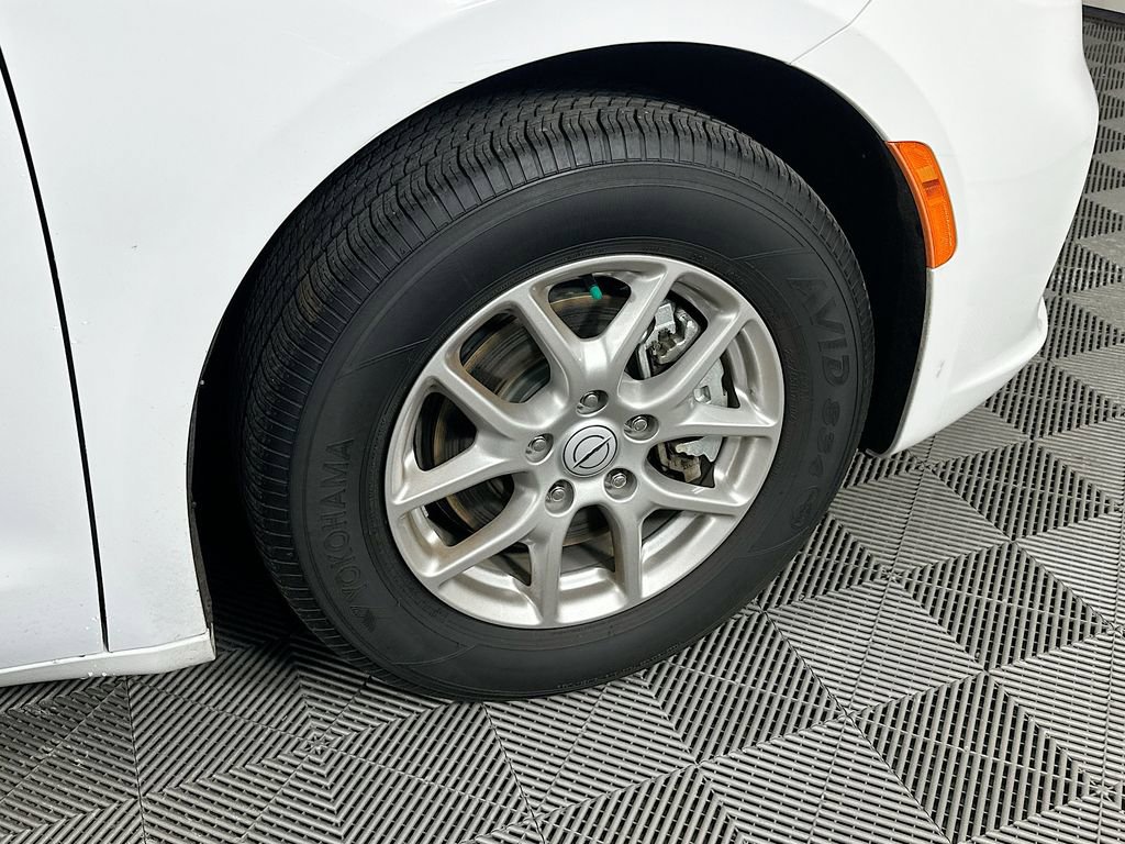 Certified 2025 Chrysler Pacifica Select image 42