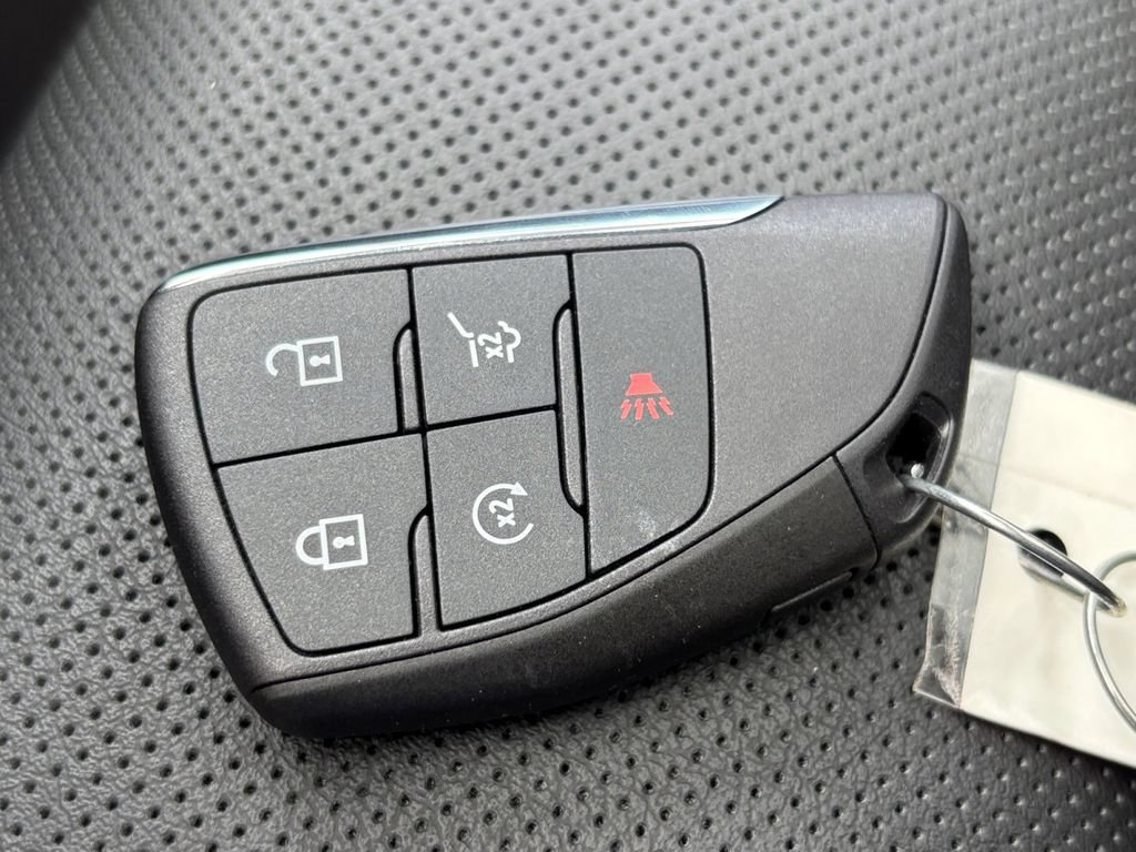 Used 2023 Buick Envision Avenir AWD/4WD image 35