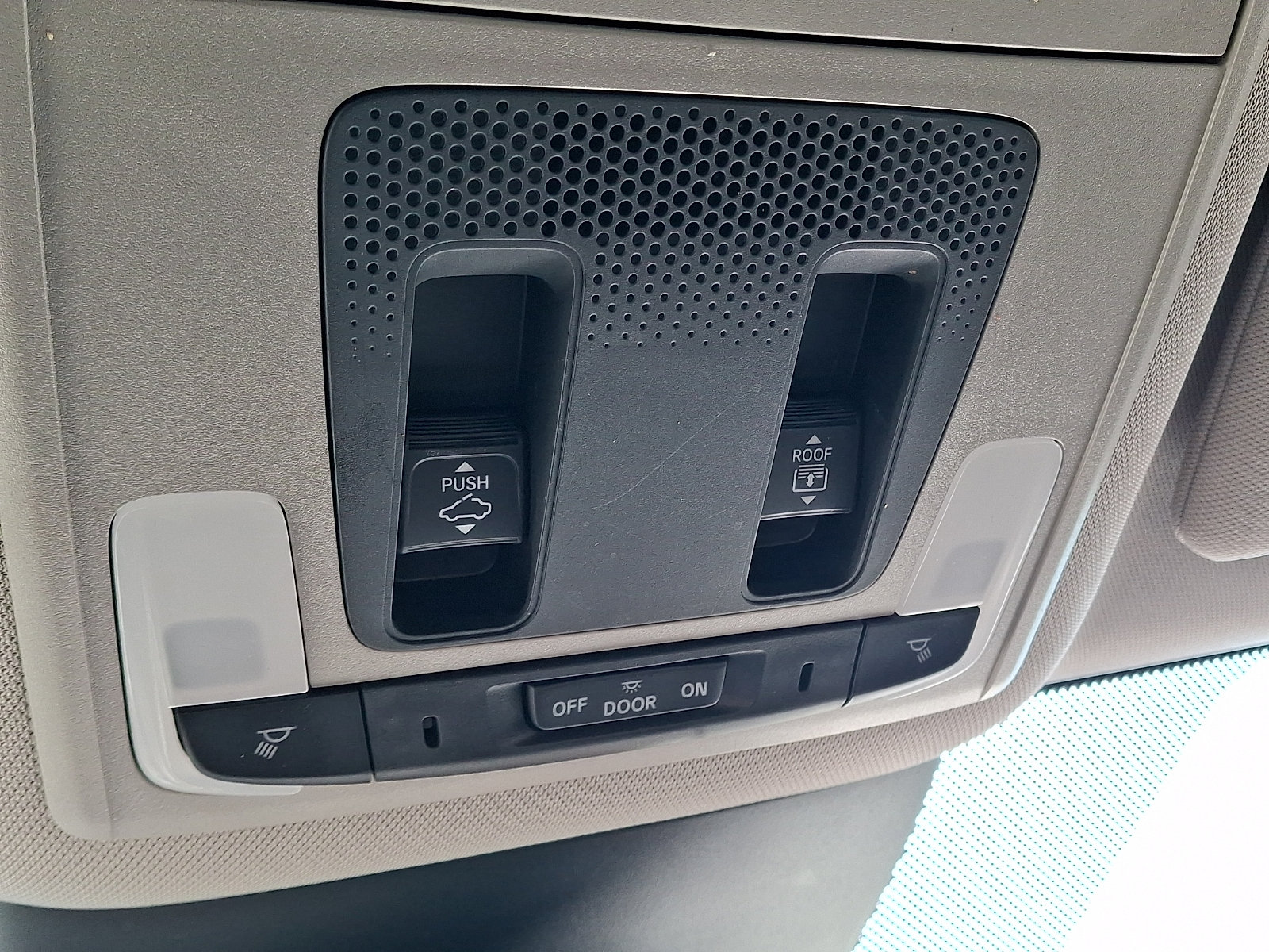 Used 2023 Honda Pilot Touring image 27
