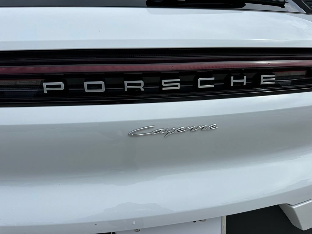 Certified 2024 Porsche Cayenne AWD/4WD image 14