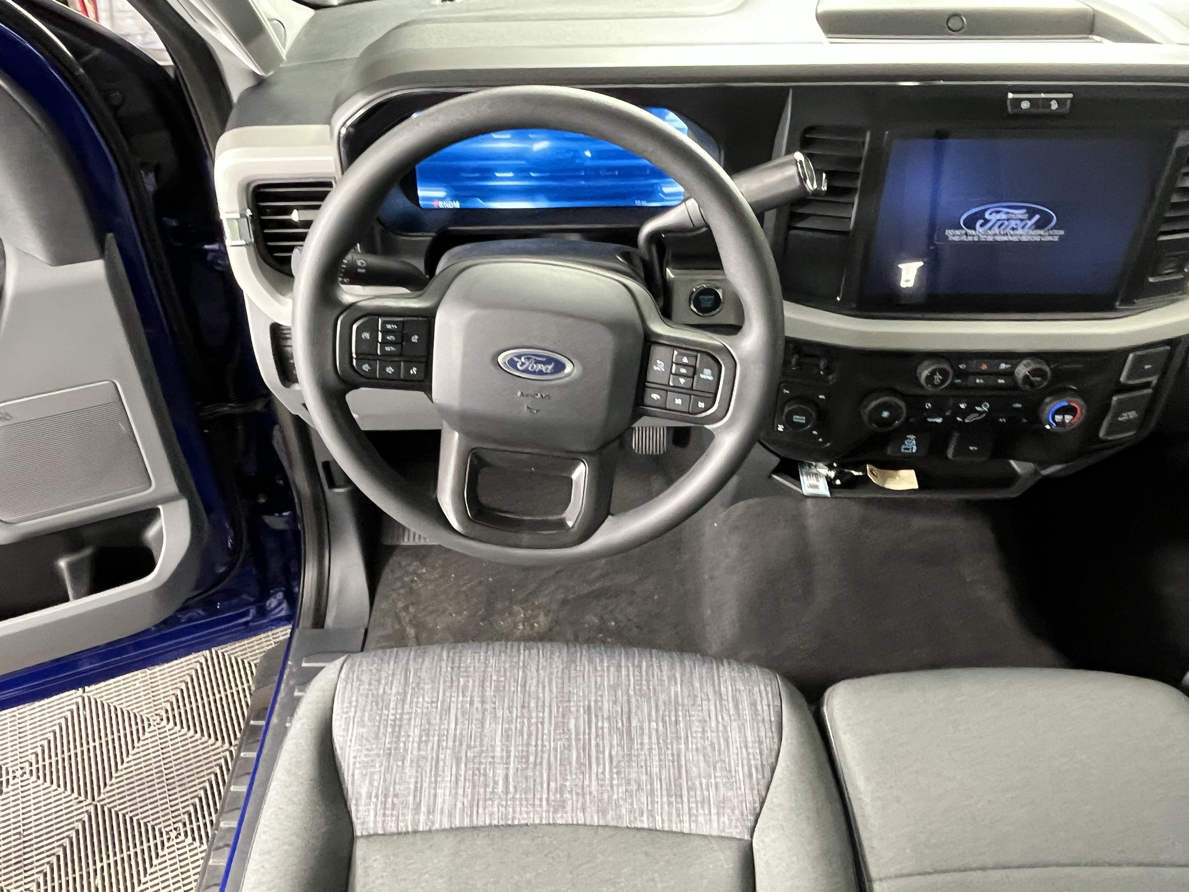 New 2026 Ford F250 XLT w/ XLT Premium Package AWD/4WD image 13