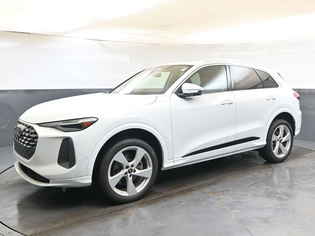 Used 2025 Audi Q5 Premium Plus w/ Premium Plus image 2