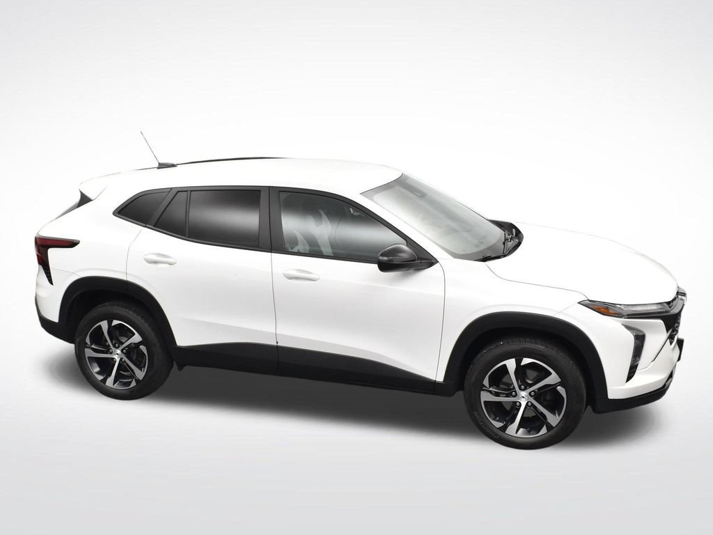Used 2024 Chevrolet Trax RS FWD image 30