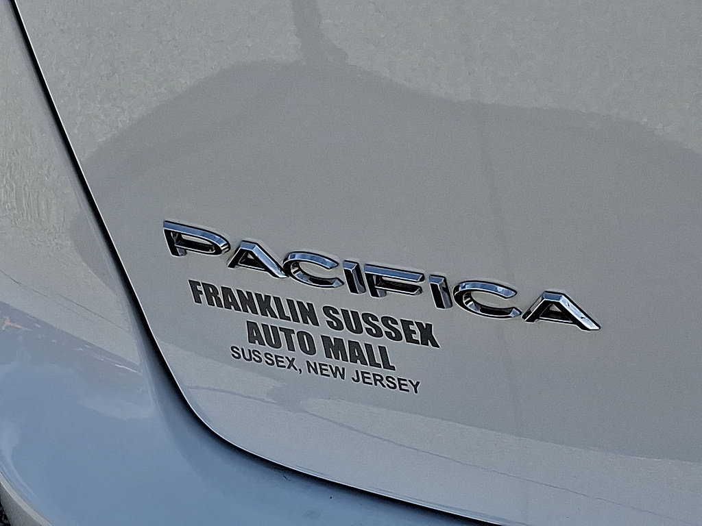 Used 2024 Chrysler Pacifica Touring-L FWD image 53