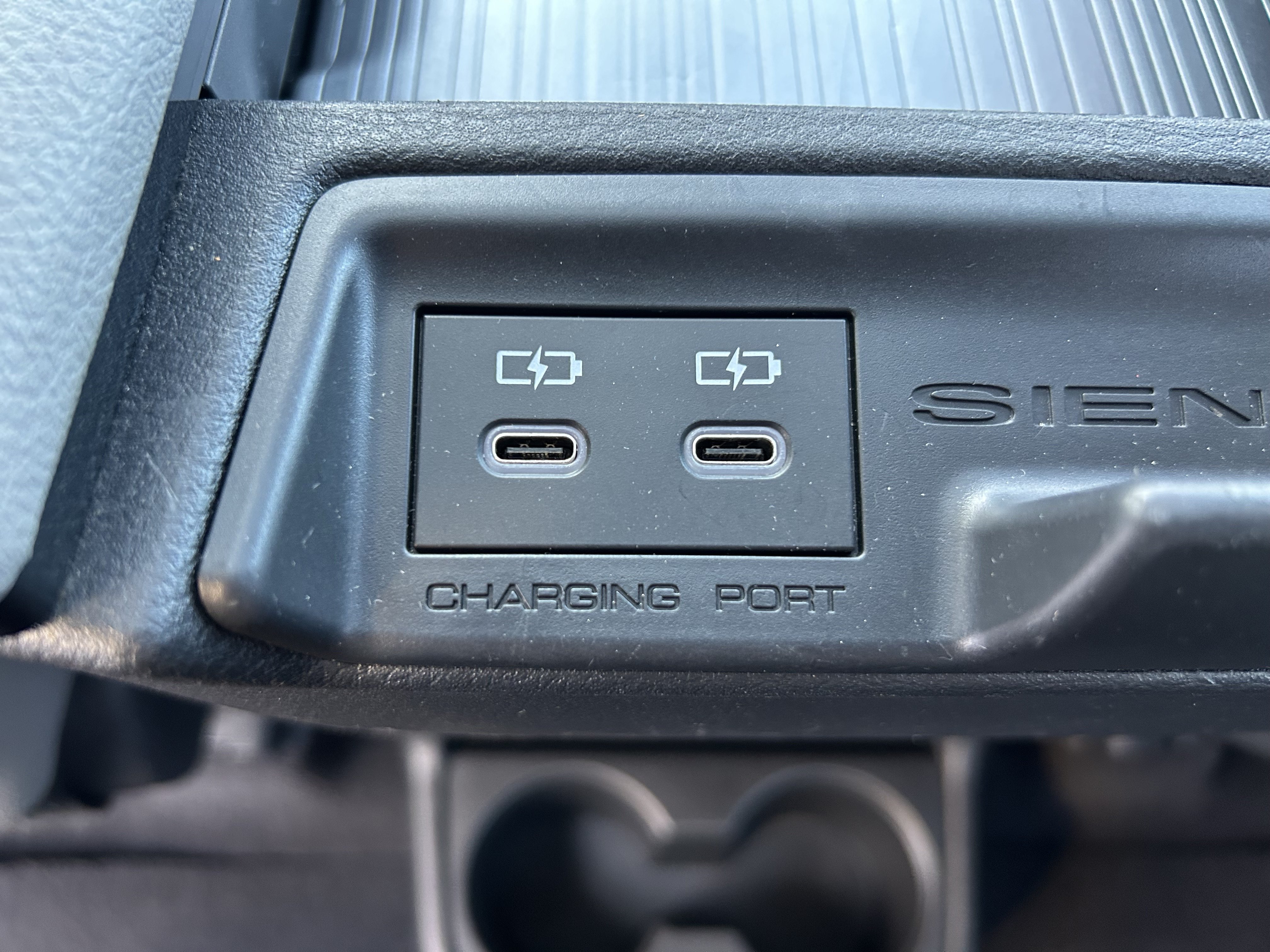 Certified 2025 Toyota Sienna XLE FWD image 22