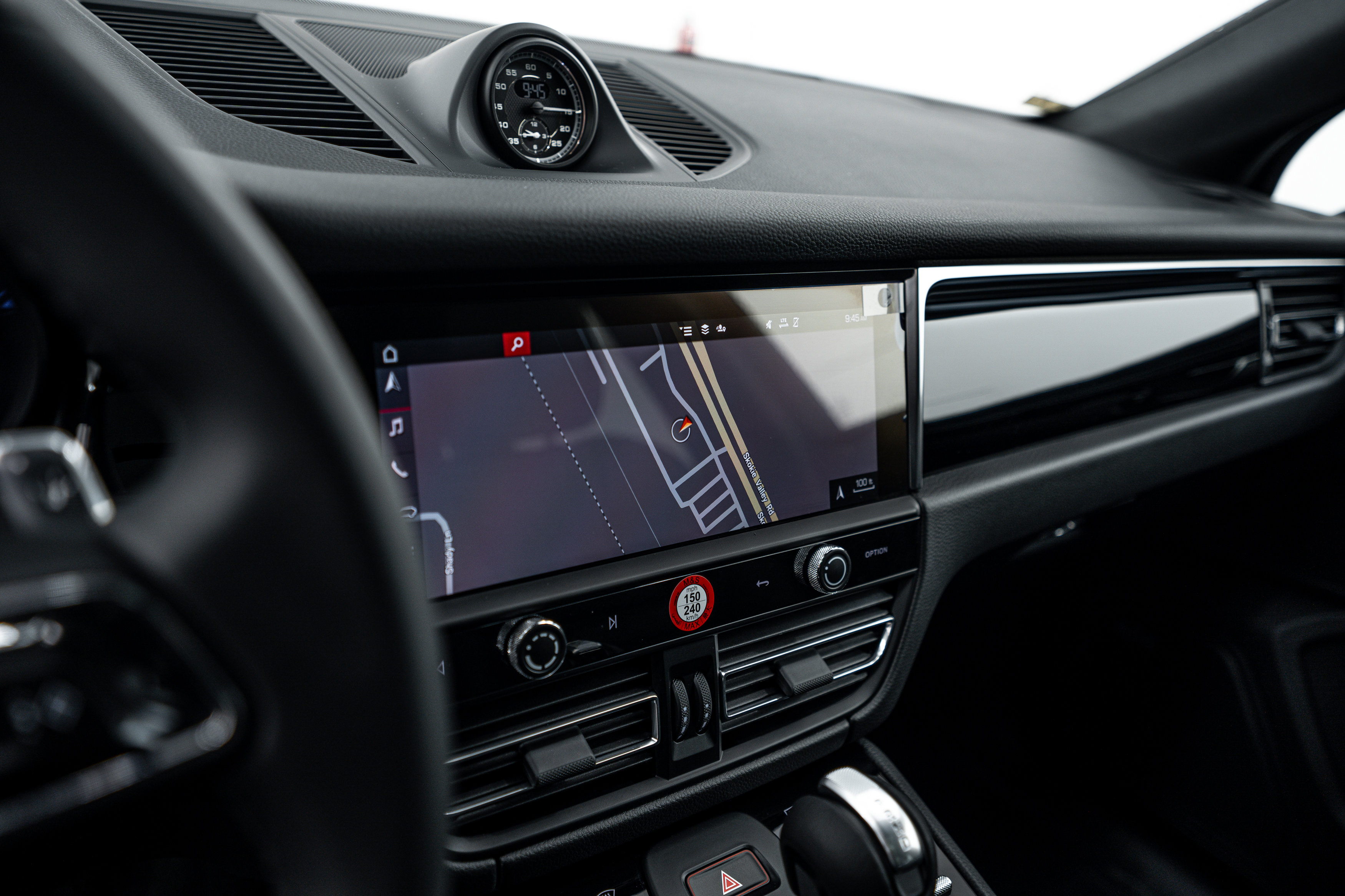 Certified 2026 Porsche Macan image 14