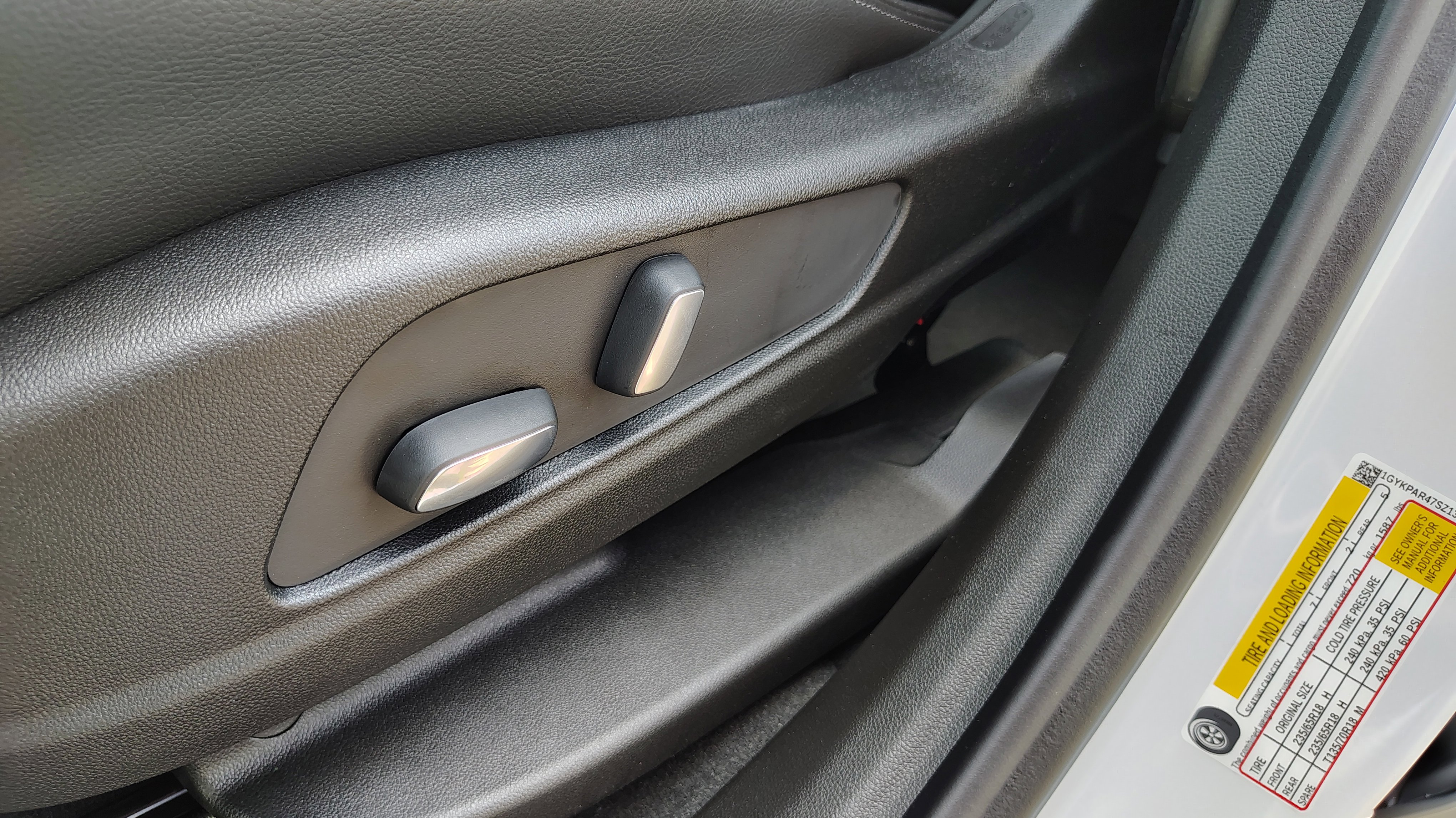 New 2025 Cadillac XT6 Luxury w/ LPO, Premium Carpet Package image 17