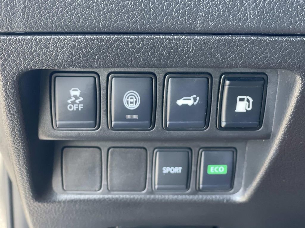 Used 2020 Nissan Rogue SV FWD image 16