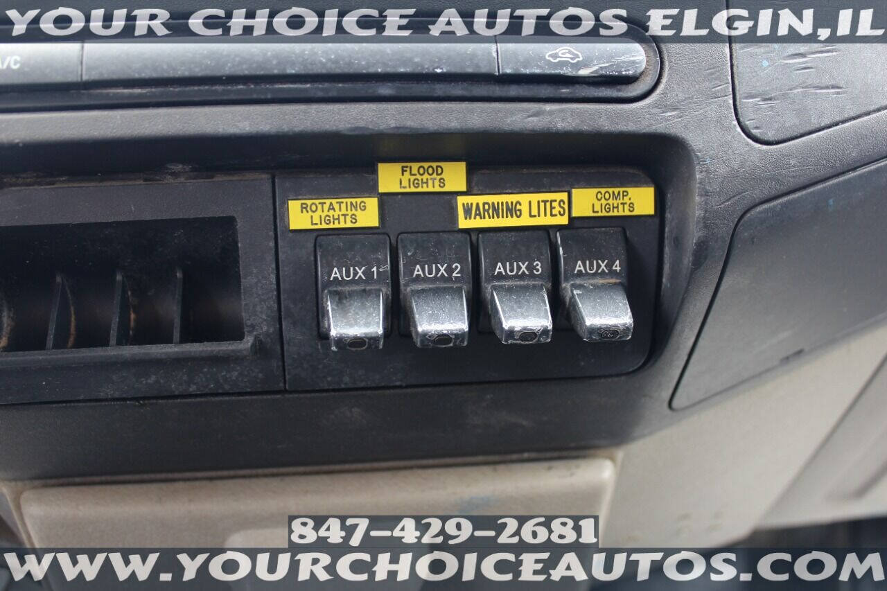 Used 2009 Ford F550 2WD Regular Cab Super Duty image 32