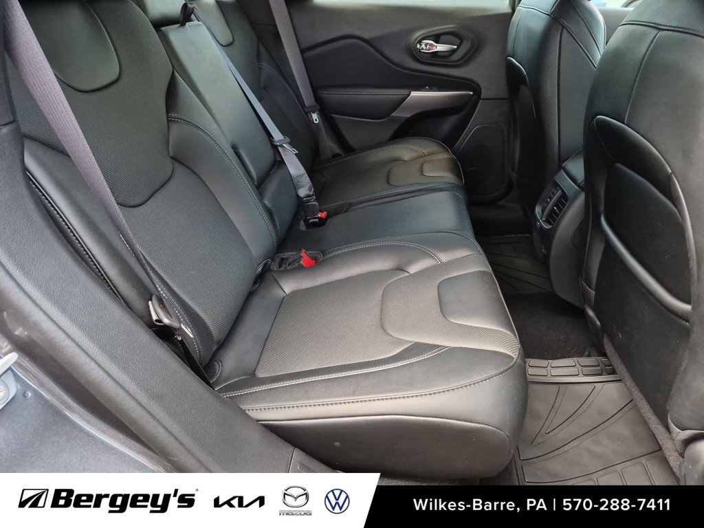 Used 2022 Jeep Cherokee Latitude Lux w/ Sun & Sound Group AWD/4WD image 34
