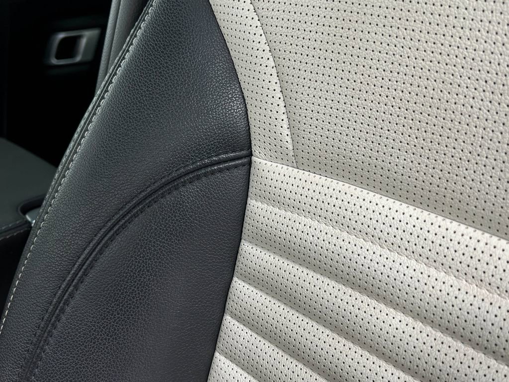 Used 2021 Land Rover Discovery S R-Dynamic image 19