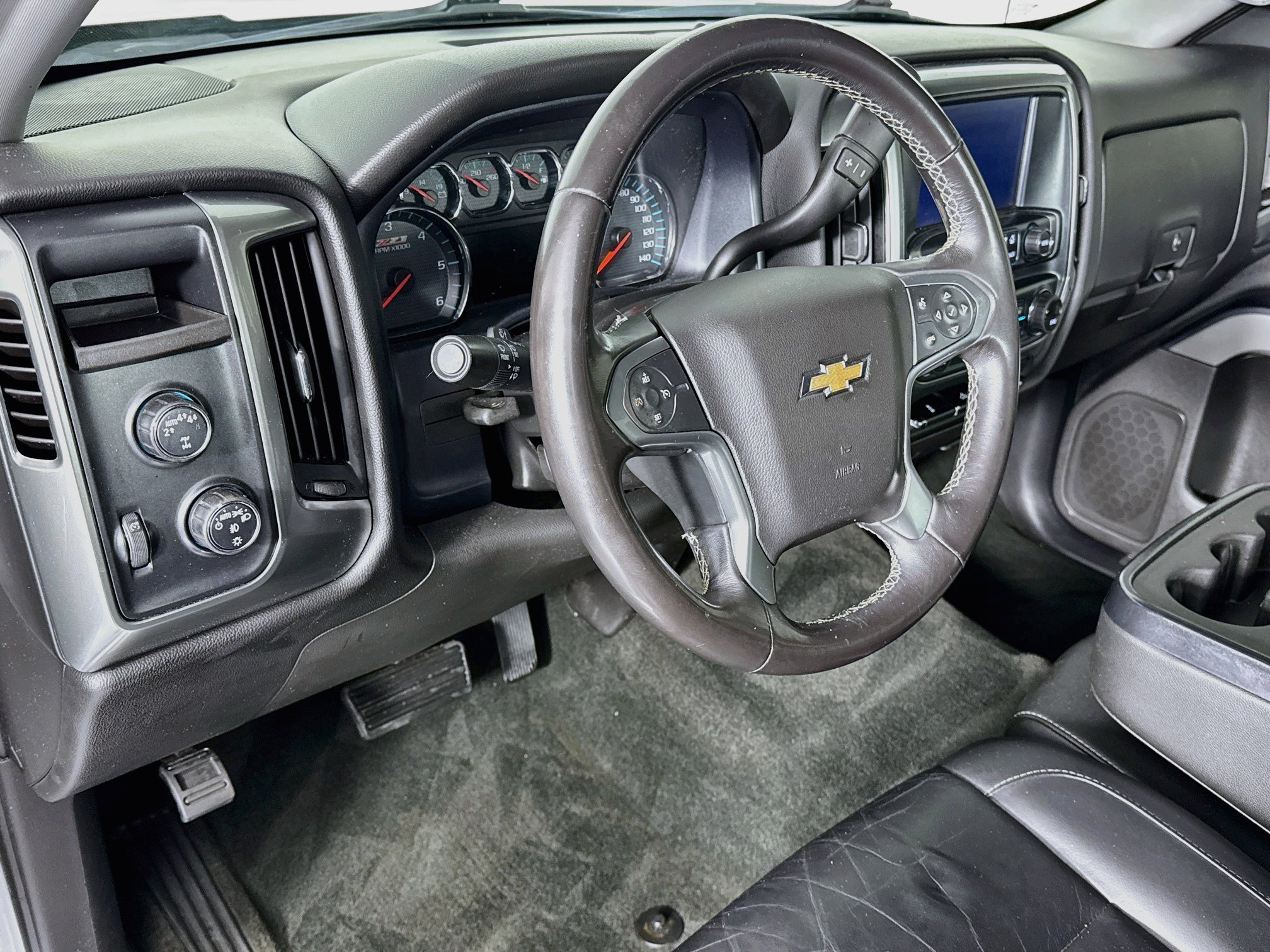Used 2018 Chevrolet Silverado 1500 LT w/ All Star Edition AWD/4WD image 9