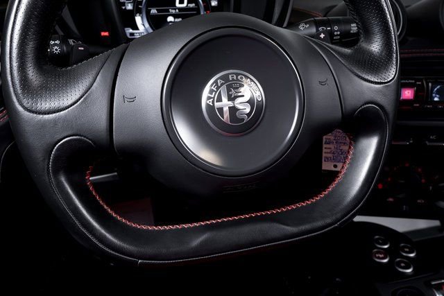 Used 2019 Alfa Romeo 4C Spider RWD image 28