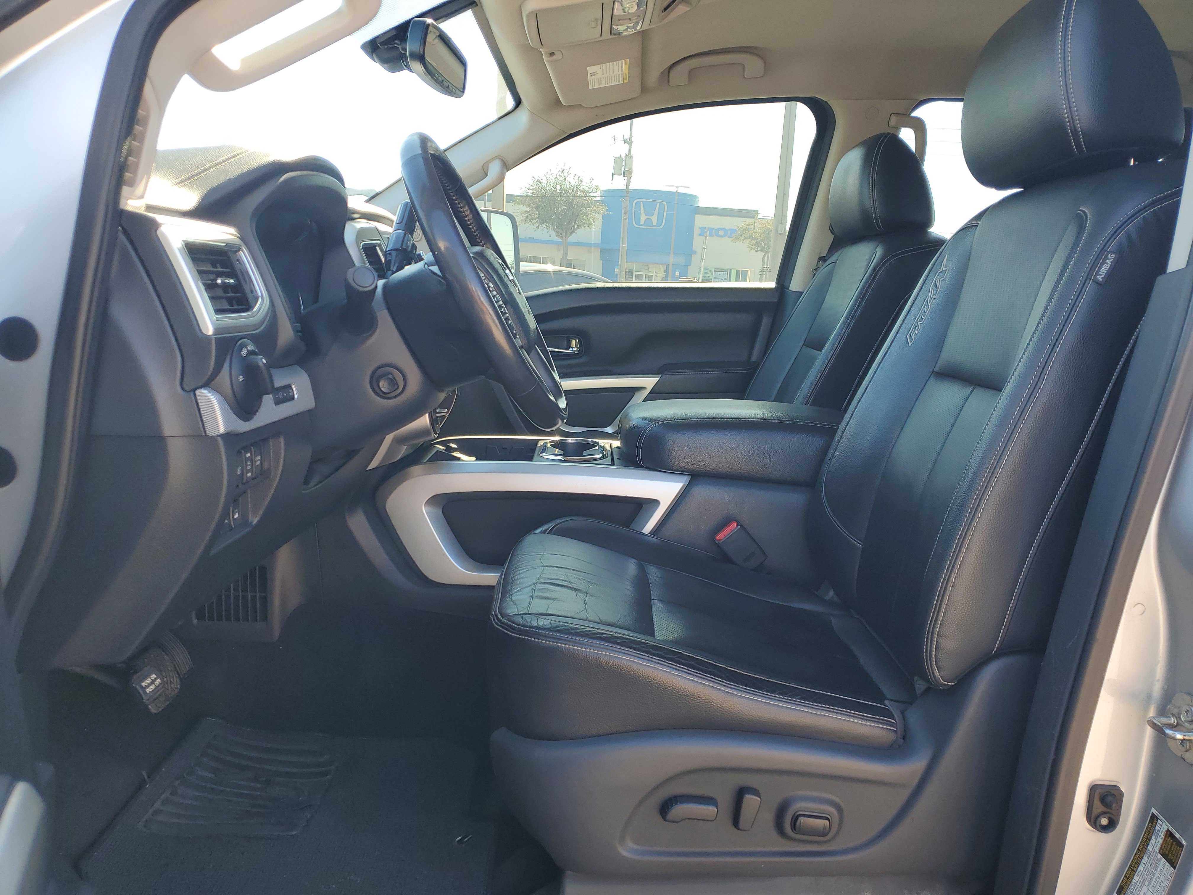Used 2018 Nissan Titan PRO-4X w/ Pro-4x Convenience Package image 14