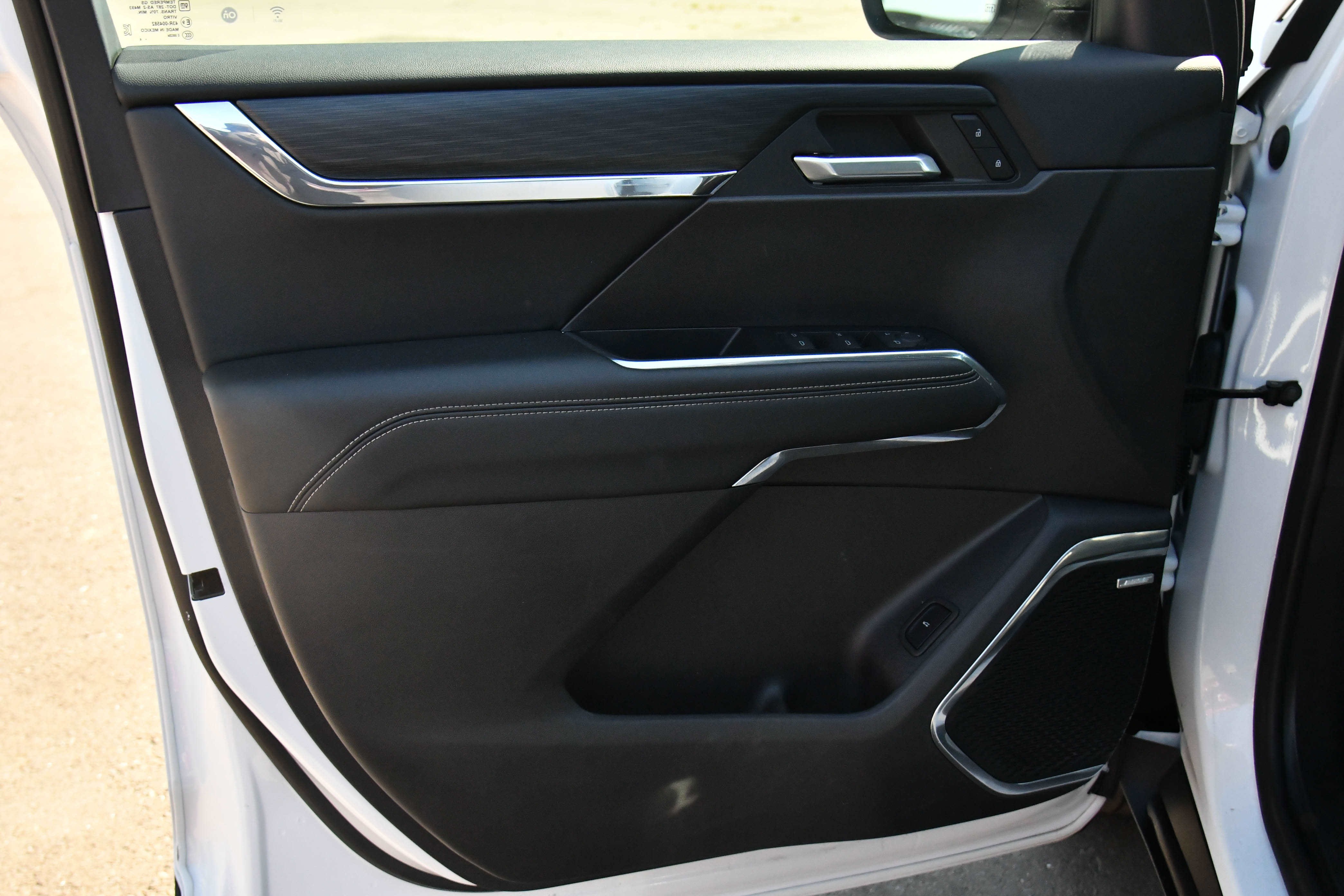 Used 2024 GMC Acadia Elevation image 14