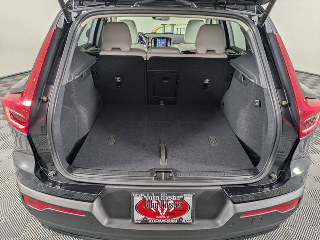 Used 2023 Volvo XC40 B4 Ultimate FWD image 32