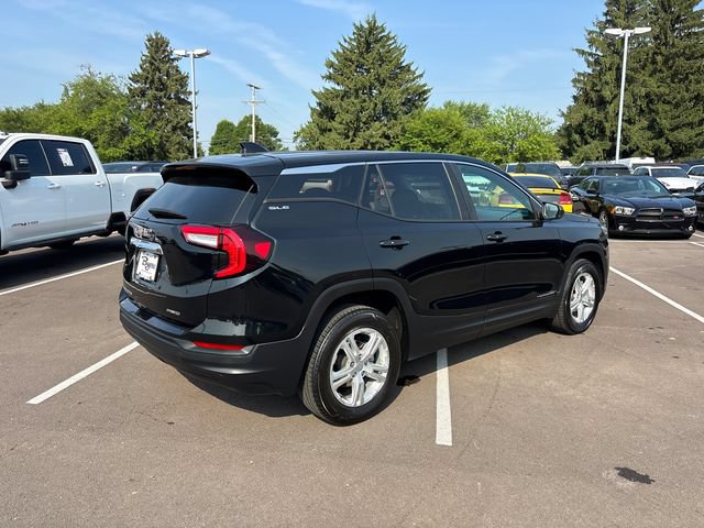 Used 2024 GMC Terrain SLE AWD/4WD image 30