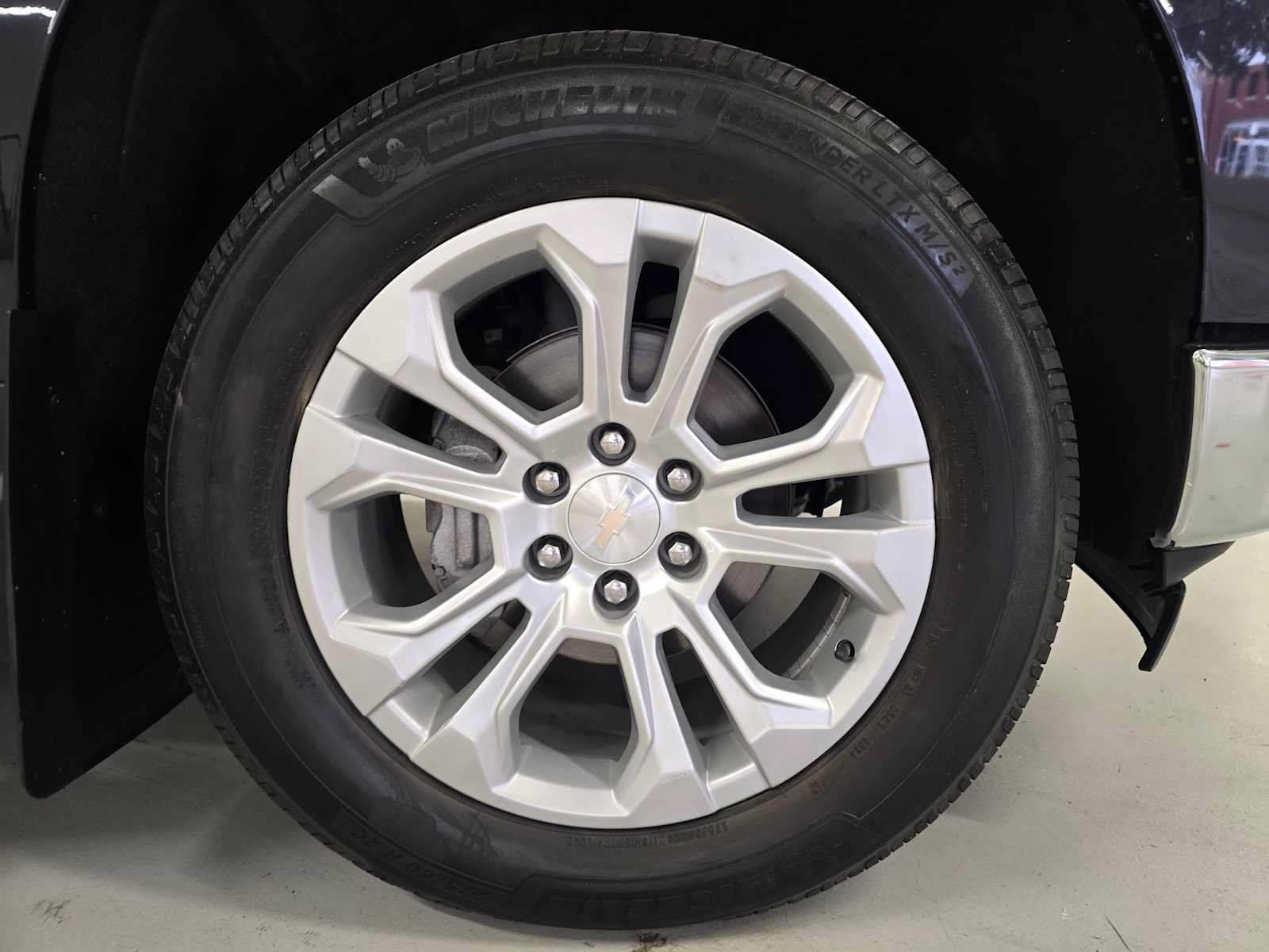 Used 2024 Chevrolet Silverado 1500 LTZ AWD/4WD image 9