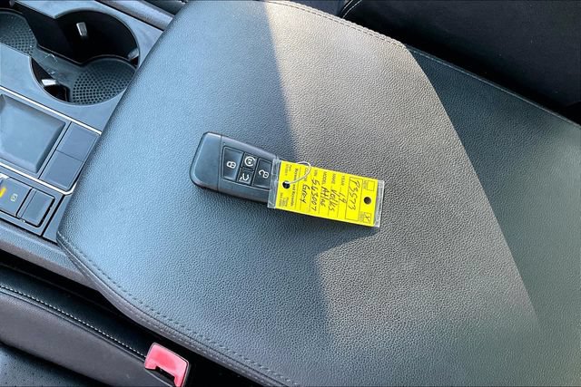 Used 2019 Volkswagen Atlas SE w/ Panoramic Sunroof Package FWD image 36