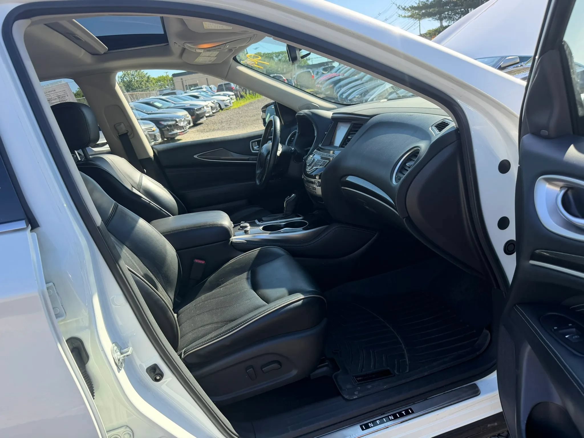 Used 2017 INFINITI QX60 Luxe w/ Premium Plus Package AWD/4WD image 28