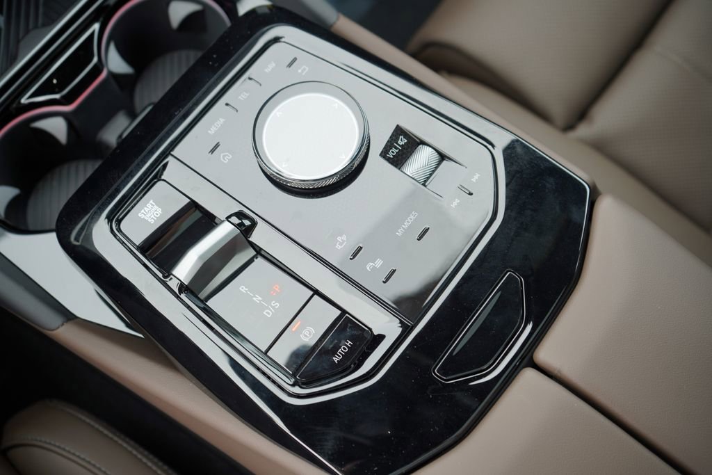 New 2026 BMW 530i xDrive w/ M Sport Package image 19