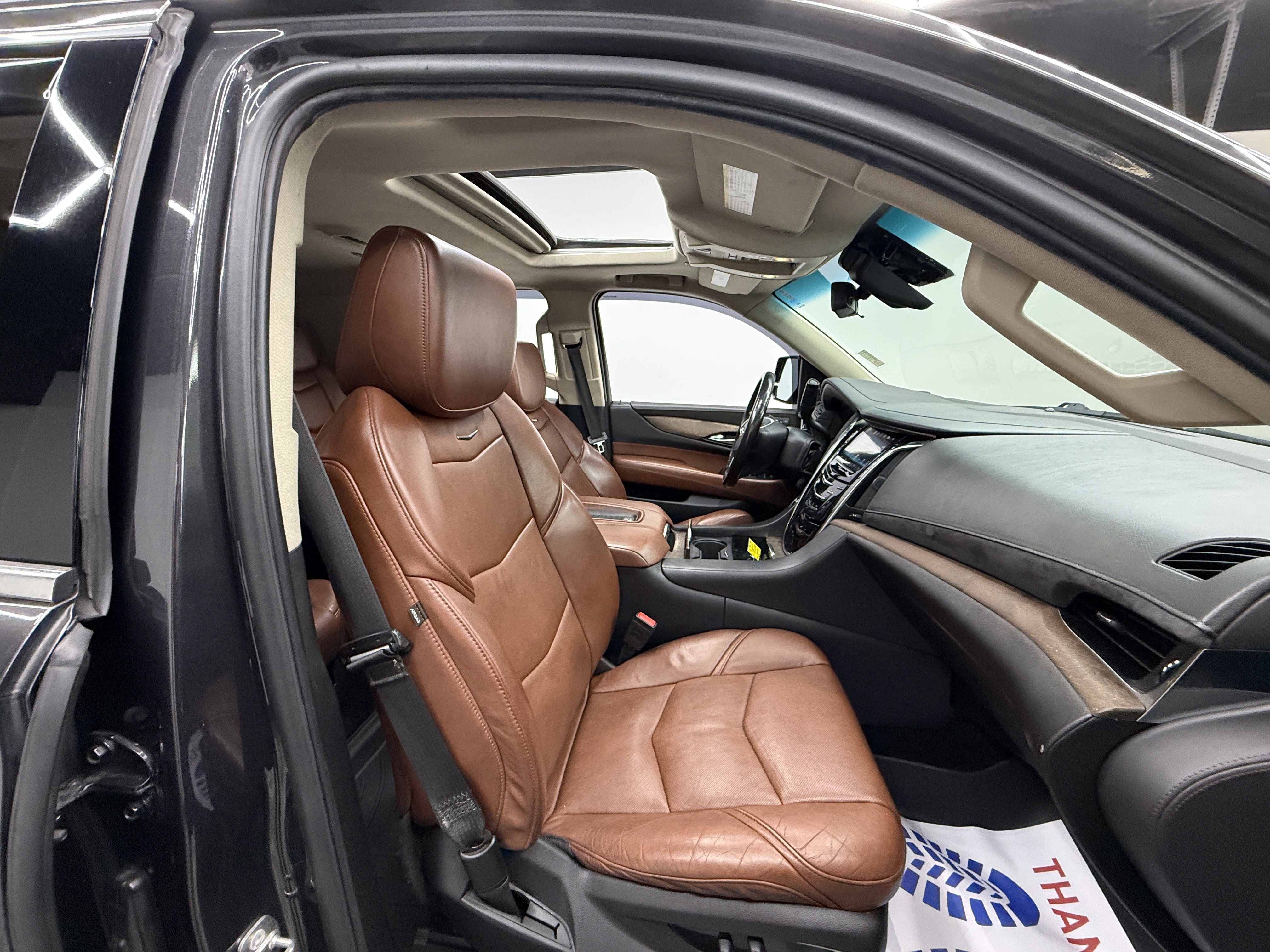 Used 2018 Cadillac Escalade Luxury AWD/4WD image 26