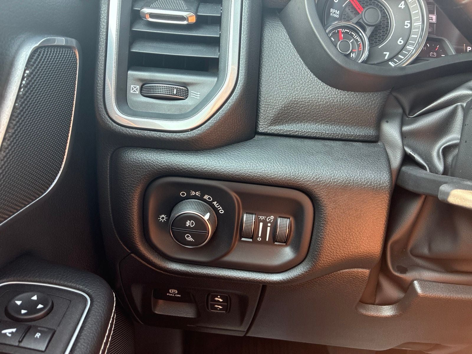Used 2023 RAM 1500 Laramie AWD/4WD image 30