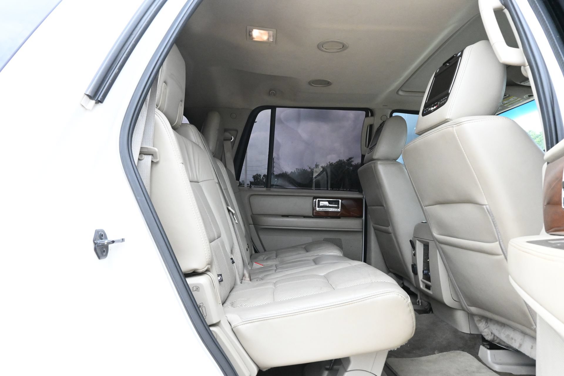 Used 2013 Lincoln Navigator 2WD w/ HD Trailer Tow Pkg image 24