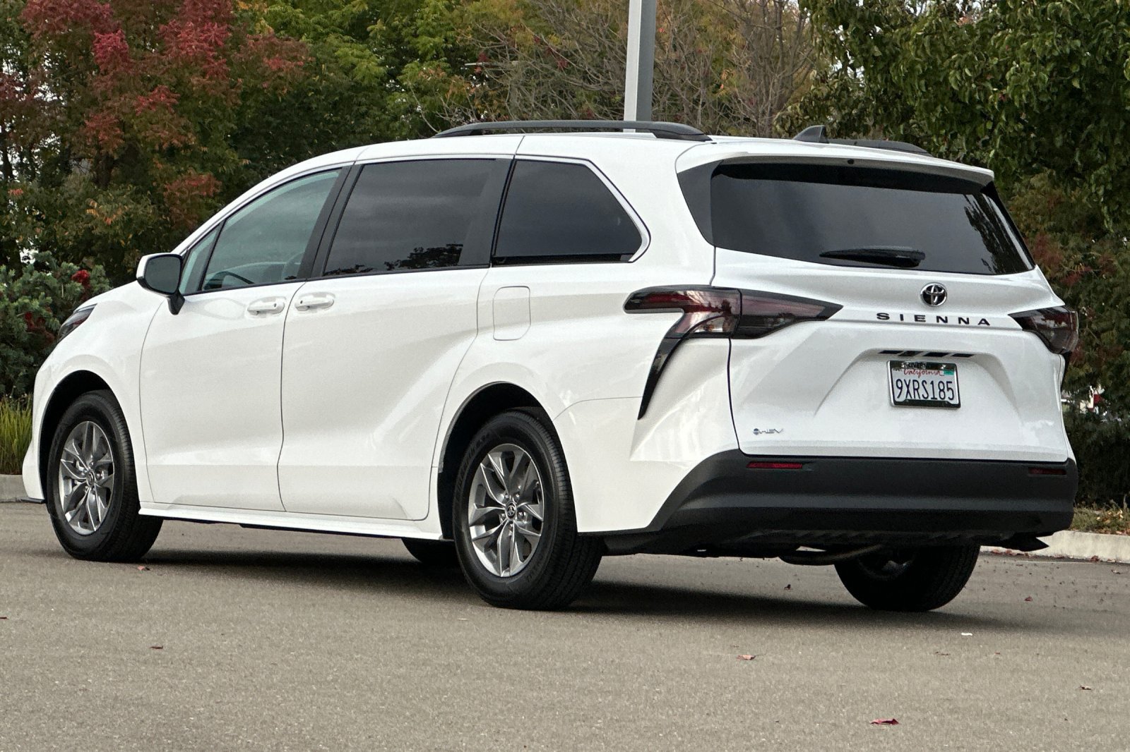 Certified 2026 Toyota Sienna LE FWD image 6