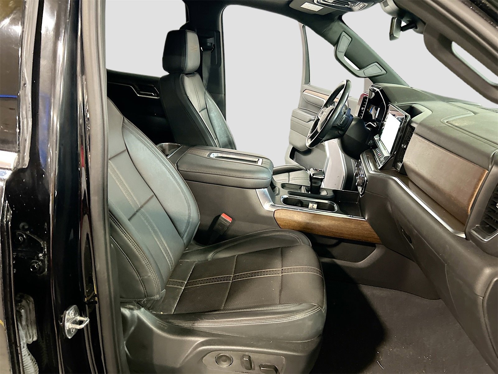 Used 2022 Chevrolet Silverado 1500 High Country w/ High Country Premium Package image 30