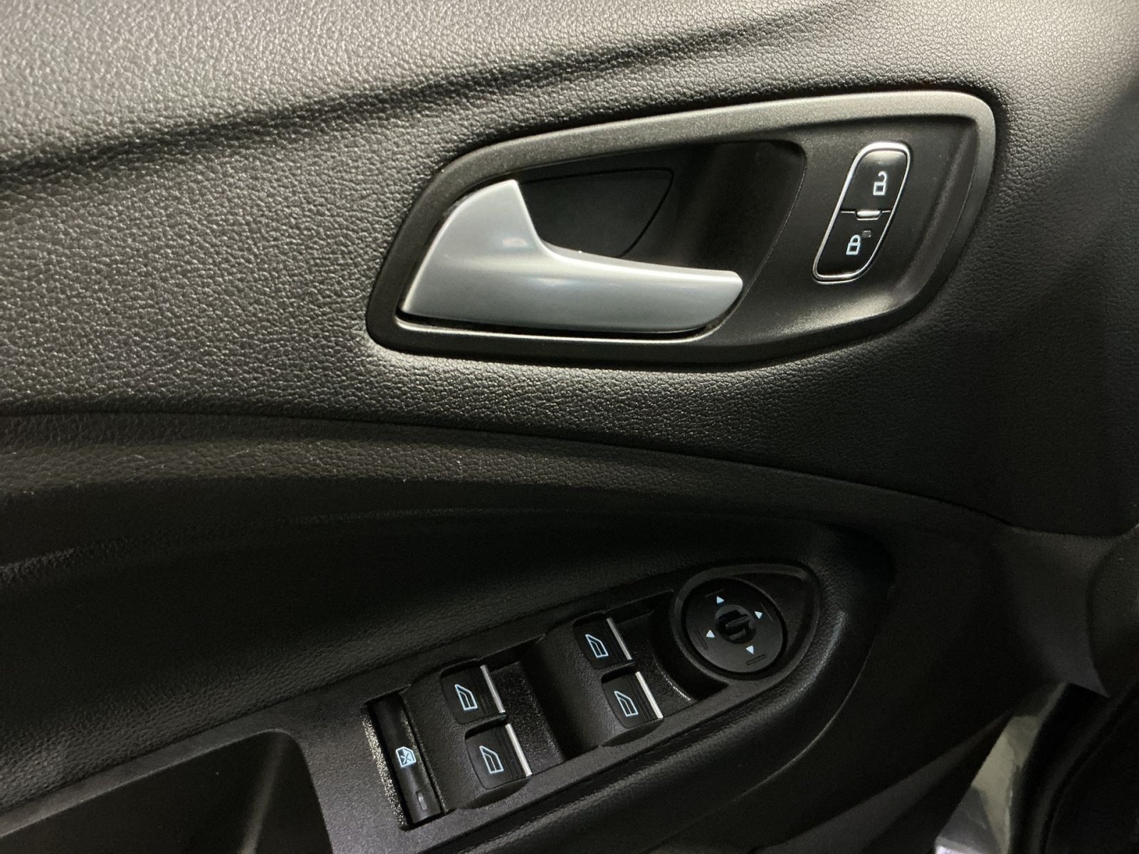 Used 2019 Ford Escape SE AWD/4WD image 16