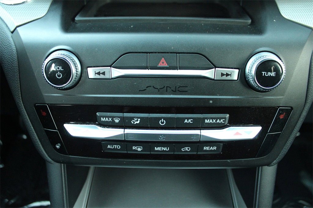 Used 2020 Ford Explorer XLT w/ Comfort Package image 28