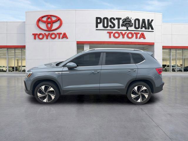 Used 2024 Volkswagen Taos SE w/ Panoramic Sunroof Package AWD/4WD image 8
