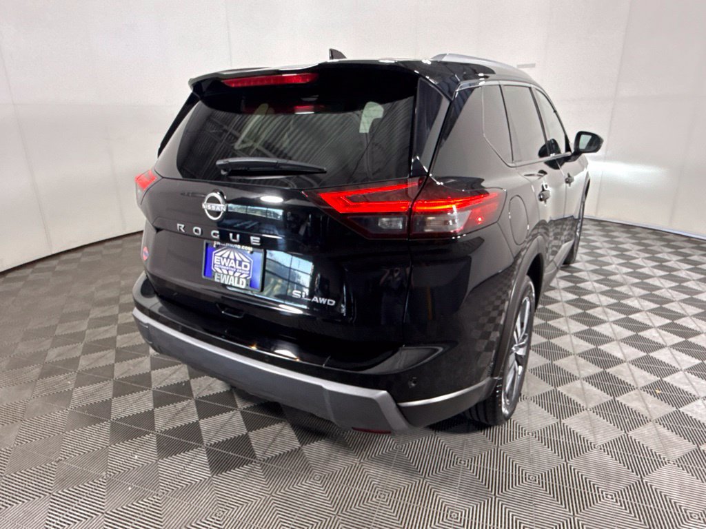 Used 2024 Nissan Rogue SL AWD/4WD image 11